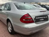 Usado Mercedes E200 122 CV (89 kW) 2005 Gris Berlina