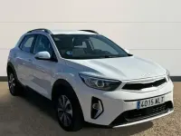 Usado Kia Stonic 120 CV (88 kW) 2023 Blanco SUV