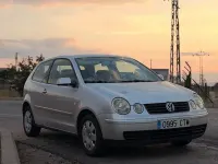 Usado VW Polo Highline 75 CV (55 kW) 2003 Gris / plata Berlina