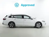 Usado VW Passat Business 150 CV (110 kW) 2024 Blanco Familiar