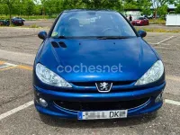 Usado Peugeot 206 90 CV (66 kW) 2005 Azul Berlina