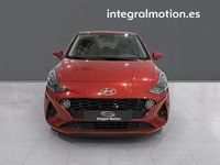 Usado Hyundai i10 66 CV (48 kW) 2023 Rojo Utilitario