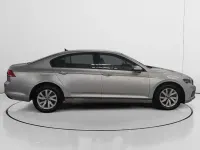 Usado VW Passat Business 150 CV (110 kW) 2021 Gris / plata Berlina