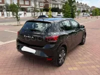 Usado Dacia Sandero Expression 101 CV (74 kW) 2024 Negro Berlina