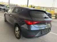 Usado Seat Leon Style 150 CV (110 kW) 2024 Negro Berlina