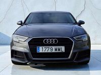 Usado Audi A3 Design 116 CV (85 kW) 2018 Gris Berlina