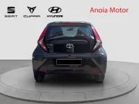 Usado Toyota Aygo X-play 72 CV (52 kW) 2020 Gris Utilitario