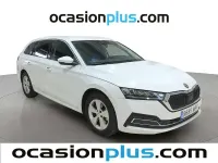 Usado Skoda Octavia Ambition 110 CV (80 kW) 2022 Blanco Familiar