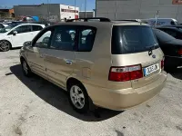 Usado Kia Carens EX 140 CV (102 kW) 2006 Marrón Monovolumen