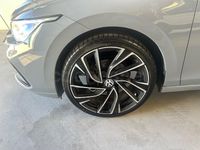Usado VW Golf VIII 115 CV (84 kW) 2022 Gris / plata Berlina