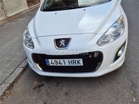 Usado Peugeot 308 Active 92 CV (67 kW) 2013 Blanco Berlina