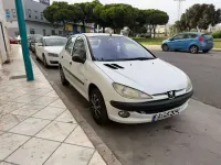 Usado Peugeot 206 69 CV (50 kW) 2002 Blanco Berlina