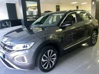 Usado VW T-Roc Life 110 CV (80 kW) 2023 Gris / plata SUV