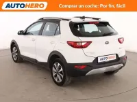 Usado Kia Stonic 101 CV (74 kW) 2021 Blanco SUV