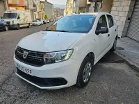 Usado Dacia Sandero Lauréate 73 CV (53 kW) 2017 Blanco Berlina