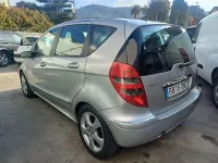 Usado Mercedes A150 Avantgarde 95 CV (69 kW) 2005 Plateado Utilitario