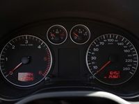 Usado Audi A3 Ambiente 140 CV (102 kW) 2005 Amarillo Utilitario