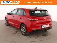 Usado Hyundai i30 120 CV (88 kW) 2019 Rojo Familiar