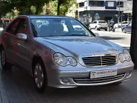 Usado Mercedes C220 Elegance 150 CV (110 kW) 2005 Gris / plata Berlina