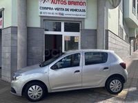 Usado Dacia Sandero Essentiel 73 CV (53 kW) 2018 Gris / plata Berlina