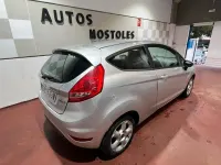 Usado Ford Fiesta Ambiente 70 CV (51 kW) 2008 Gris / plata Utilitario