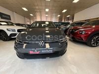 Usado VW Golf VIII Life 115 CV (84 kW) 2022 Gris / plata Berlina