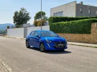 Usado Peugeot 208 Allure 100 CV (73 kW) 2021 Azul Utilitario