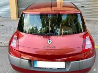 Usado Renault Mégane Dynamique 115 CV (84 kW) 2004 Rojo Berlina