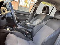 Usado VW Bora Highline 115 CV (84 kW) 2001 Gris / plata Berlina