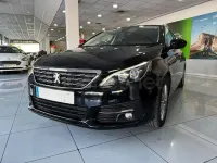 Usado Peugeot 308 SW Style 130 CV (95 kW) 2021 Negro Familiar