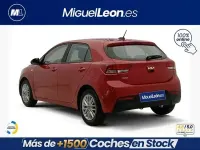 Usado Kia Rio 84 CV (61 kW) 2023 Rojo Berlina
