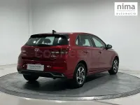 Usado Hyundai i30 100 CV (73 kW) 2025 Rojo Berlina