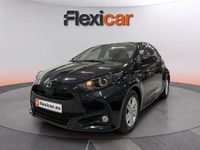 Usado Toyota Yaris Hybrid Active 116 CV (85 kW) 2021 Negro Berlina