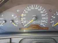 Usado Mercedes E320 Elegance 220 CV (161 kW) 1995 Gris / plata Berlina