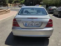 Usado Mercedes E320 Avantgarde 224 CV (164 kW) 2003 Gris / plata Berlina