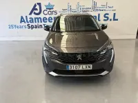 Usado Peugeot 5008 Allure 130 CV (95 kW) 2022 Gris / plata SUV