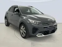 Usado Kia Stonic GT-Line 100 CV (73 kW) 2022 Gris SUV