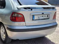 Usado Renault Mégane Expression 80 CV (58 kW) 2001 Gris / plata Berlina