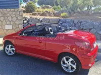 Usado Peugeot 206 CC 110 CV (80 kW) 2005 Rojo Descapotable