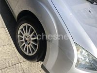 Usado Ford Focus Trend 100 CV (73 kW) 2005 Gris / plata Berlina