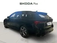 Usado Skoda Octavia RS 245 CV (180 kW) 2022 Negro Familiar