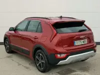 Usado Kia Niro 141 HP (103 kW) 2023 Vermelho SUV