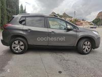 Usado Peugeot 2008 Style 100 CV (73 kW) 2017 Gris / plata SUV