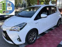 Usado Toyota Yaris Hybrid Active 100 CV (73 kW) 2019 Blanco Berlina