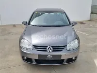 Usado VW Golf IV Highline 102 CV (75 kW) 2005 Gris / plata Berlina