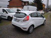 Usado Ford Fiesta Trend 75 CV (55 kW) 2015 Blanco Berlina