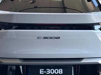 Usado Peugeot e-3008 GT 156 kW (213 CV) 2024 Blanco okenite SUV