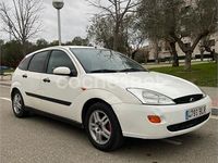 Usado Ford Focus Ambiente 100 CV (73 kW) 2001 Blanco Familiar