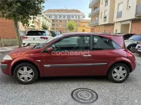 Usado Renault Mégane Privilege 100 CV (73 kW) 2004 Granate Berlina