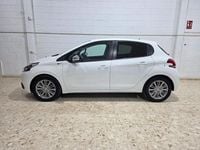 Usado Peugeot 208 Style 82 CV (60 kW) 2017 Blanco Utilitario